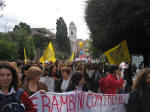 42. Il primo corteo sfila davanti allAccademia di Francia.