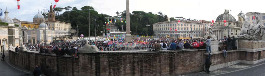 Piazza del Popolo allarrivo della testa del primo corteo