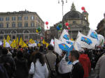 53. A piazza del Popolo che si riempie.