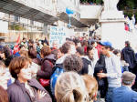 90. Le Scuole di tutta Italia arrivano in piazza una dopo laltra.