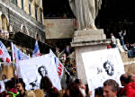 93. Le Gelmini dItalia, invece, in piazza ci vengono portate a forza.