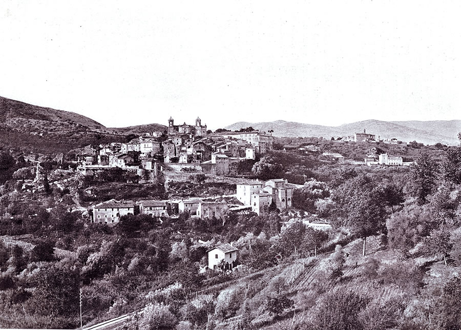 35. Panorama di Vicovaro (Gargiolli). Impossibile riprodurlo esattamente per la presenza di ville, della rigogliosa vegetazione e dell'autostrada A24. Ma ci abbiamo provato lo stesso, e il risultato  il seguente...
