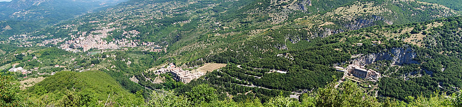 101. Subiaco, santa Scolastica e san Benedetto nel 2011, visti dalla Crocetta (Scialanca).
