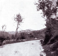 65. Via Sublacense (Klughist). Sullo sfondo, Agosta. Foto scattata dando le spalle a Subiaco.