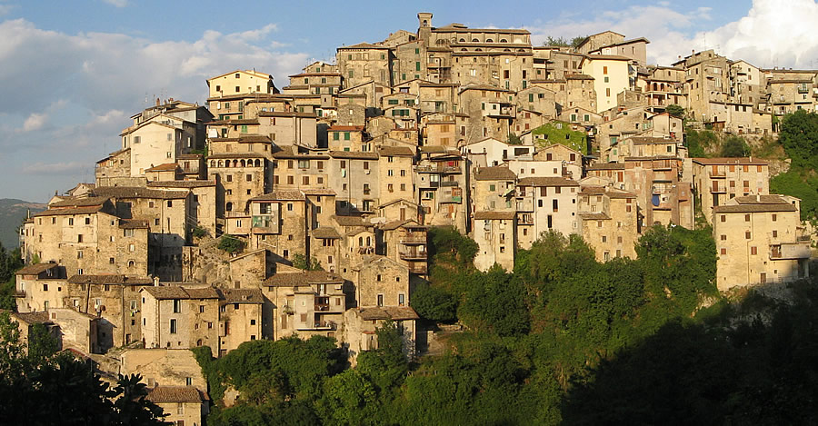 Vuoi fare una Passeggiata ad Anticoli Corrado attraverso centinaia di bellissime immagini? Clicca qui!