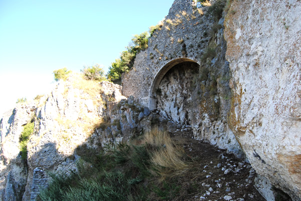 Ma Camerata... non  finita: clicca qui per fare una bellissima passeggiata a Camerata Vecchia!