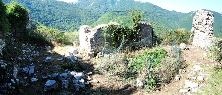 I resti della chiesa (vedi pi avanti, immagini da 88 a 97).