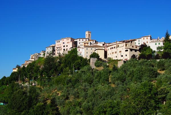 Clicca qui per fare una bellissima Passeggiata a Canterano!