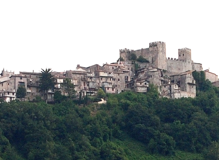 Clicca qui per fare una bellissima passeggiata (virtuale) nel centro storico di Ciciliano!