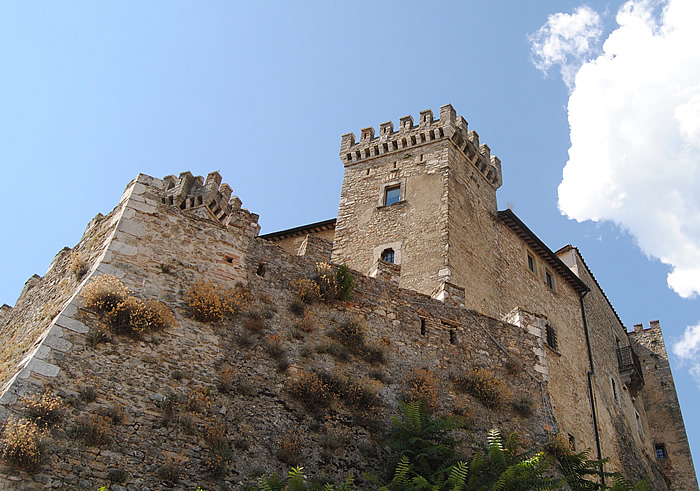 Il Castello non ti basta? Vuoi fare una bellissima passeggiata (virtuale) a Collalto Sabino e nella sua memoria? Clicca qui!