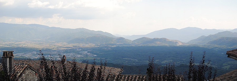 18. La Piana del Cavaliere vista dal Castello di Collalto Sabino.