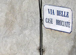 Non c' paese che non abbia dato alle sue vie e piazze nomi anche curiosi, buffi, o semplicemente insoliti. Quelli della Valle dell'Aniene, ora, sono (quasi) tutti raccolti qui, in... Via degli Odonimi Curiosi della Valle dell'Aniene e Dintorni.