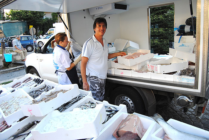 Ma il mercoled mattina, aperta la pescheria a Olevano, Fernando non manca (quasi) mai piazza delle Ville, ad Anticoli Corrado!