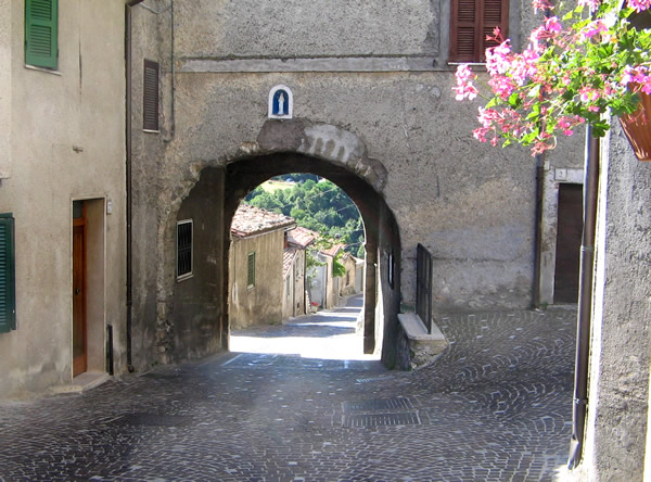 Clicca qui per fare una bellissima passeggiata a Oricola!