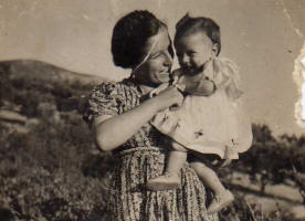 47. Nonna Maria con lo zio Tommaso.