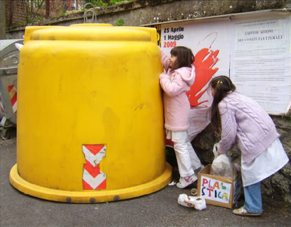 LA RACCOLTA DIFFERENZIATA A SCUOLA...