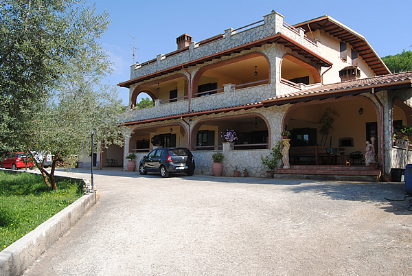 L'azienda agricola e il ristorante Le Giare sono aperti il sabato e la domenica. Tutto l'anno.
