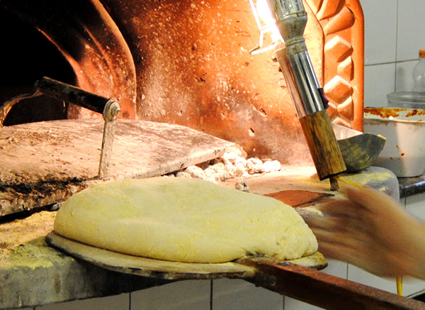 "o Pane e na Vota" - Subiaco (Roma), Contrada Sant'Angelo, 63 - Pane cotto a legna sempre caldo, Pizza alla pala da asporto, Dolci tipici, Biscotteria secca, Rinfreschi e buffet - Fai scorrere la pagina, clicca sulle miniature per ingrandirle e... pregusterai di pi!
