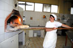 34. ...ma il pane e le pizze e i dolci li sa fare proprio "come na vota", con passione, calma, gentilezza...