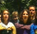 113. Cantando "Che si mangi la sposa"...