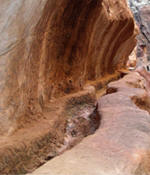 7. Un canale dellacqua a Petra, in Giordania.