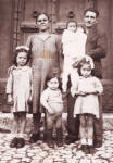 23. Gli zii di Sambuci con i loro bambini.