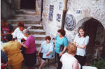 172. Festa delle Cantine, sabato 28 agosto 2004: Pasqualina Calderari, Vittoria Massimiani, Laura Cicognani, Francesca, Danilo, Pierina Meddi.