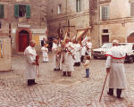 156. Processione con Mario Toppi (pap di Carmine), Ivo, Riccardo Lucantoni, Tamburaro Gianmaria (Vincenzo Abbondanza) Mario Splendori.