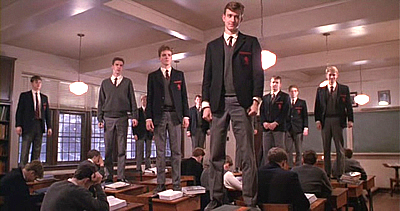 28. "L'attimo fuggente", di Peter Weir (1989), con Robin Williams, Robert Sean Leonard, Ethan Hawke, Josh Charles, Gale Hansen, Dylan Kussman, Allelon Ruggiero, James Waterston e Lloyd Norman.