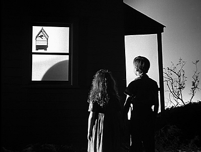 45. "La morte corre sul fiume", di Charles Laughton (1955), con Robert Mitchum, Shelley Winters, Lillian Gish, Evelyn Varden, Peter Graves, James Gleason, Don Beddoe, Billy Chapin, Sally Jane Bruce e Gloria Castillo.