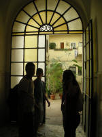 6. Entriamo in punta di piedi. Ma quale sar la porta giusta?