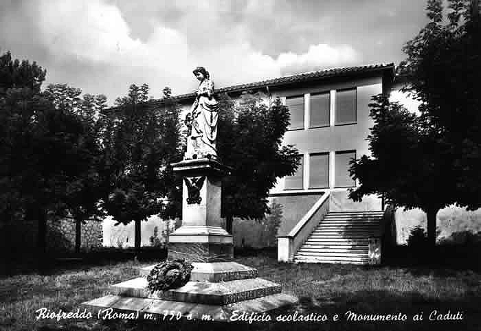 La Scuola di Riofreddo in una vecchia cartolina