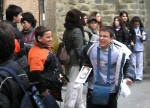 64. In giro per il borgo (particolare).