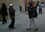64. In giro per il borgo (particolare).