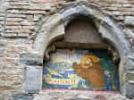 20. Ceramica dalle finestre.