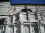 28. Dal basso.