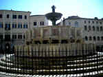 45. Fontana in controluce.