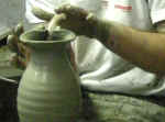 63. Il vaso diventa brocca (particolare).