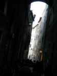 93. Nel borgo etrusco.