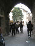 130. Una porta nelle mura.