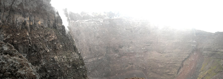 Sul Vesuvio: linterno del cratere.