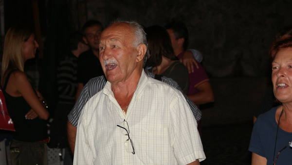 120. Musica, canto (e ballo) popolare in piazza del Papa (foto di Nereo Benussi)...