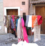 7. Abiti variopinti in via... col vento!