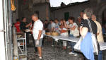74. Chi la vuole cotta e chi la vuole cruda (foto di Nereo Benussi).