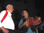 105. Musica, canto (e ballo) popolare in piazza del Papa...