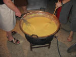 47. Oggi tocca alla polenta con le salsicce, e cuoche (e cuochi) sono di nuovo sulla breccia nonostante la sfacchinata di ieri. Completamente gratuita come quella di oggi...