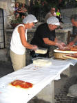 52. Finalmente pronta! Il Prof smette di fotografare e si concentra sul mangiare...