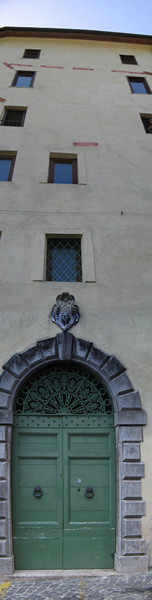 1. L'imponente facciata di Palazzo Carboni.