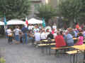 9. Sono solo le sette, ma i tavoli sono gi pieni di gente!