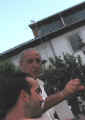 31. Tra la gente.